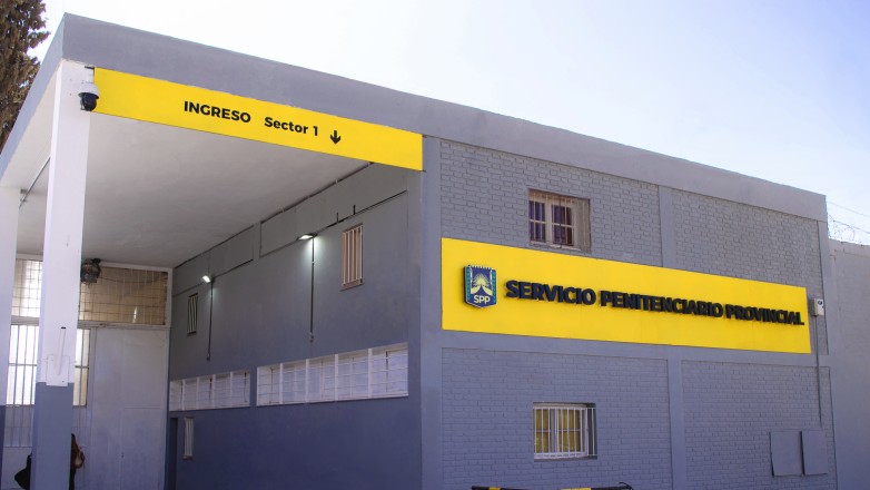 Habrá inhibidores de señal y regreso a las cabinas telefónicas en el Penal de Chimbas desde 2026