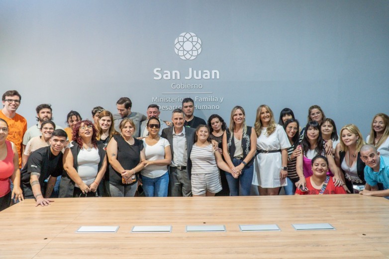 Se presentó el equipo de personas con discapacidad que trabajará en las Colonias de Verano 2026