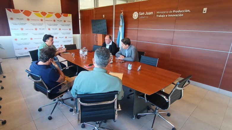 Autoridades de Producción y productores trazan una hoja de ruta del pistacho