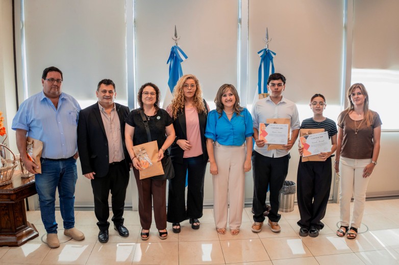 Reconocieron a estudiantes que innovan con cápsulas de agua comestibles