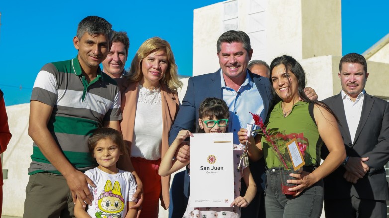 En Jáchal, Orrego entregó 83 viviendas, anunció un pavimento clave y reafirmó el compromiso con la producción sanjuanina