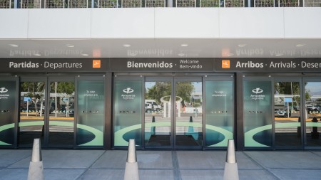 Viajes de menores al exterior: RENAPER digitaliza permisos y acelera gestión