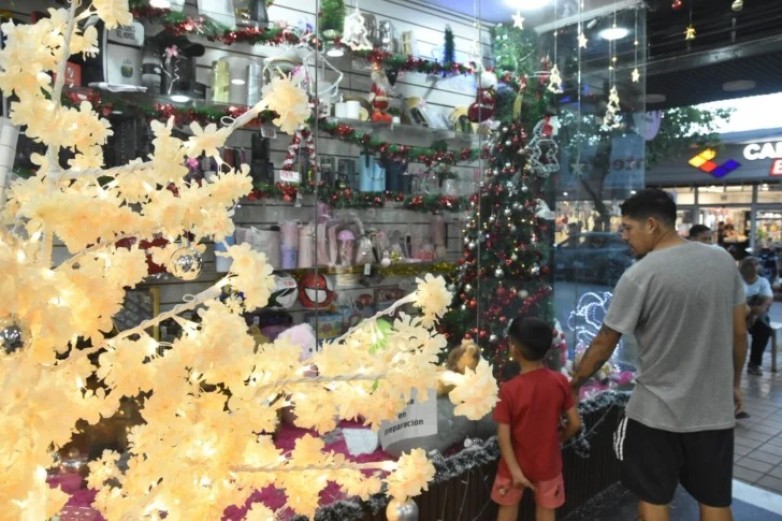 Sanjuaninos realizaron sus compras navideñas y canjearon tickets por otro producto