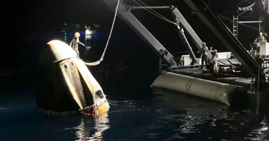 El momento en que la tripulación de la Estación Espacial Internacional regresa de urgencia a la Tierra