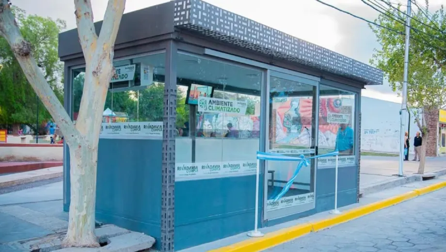 San Juan estrena la parada de colectivos más moderna de Argentina: aire acondicionado y tecnología LED