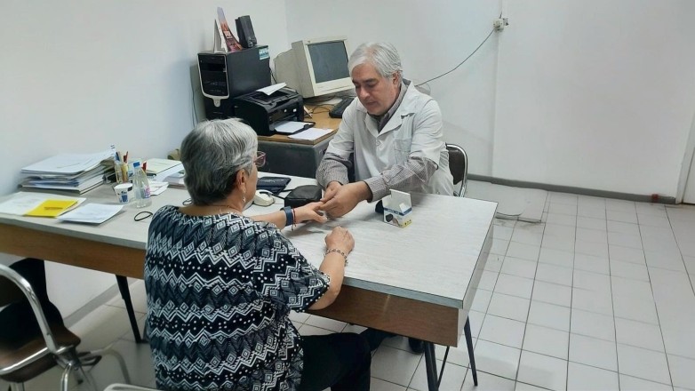 Atención de salud para una persona mayor en San Juan
