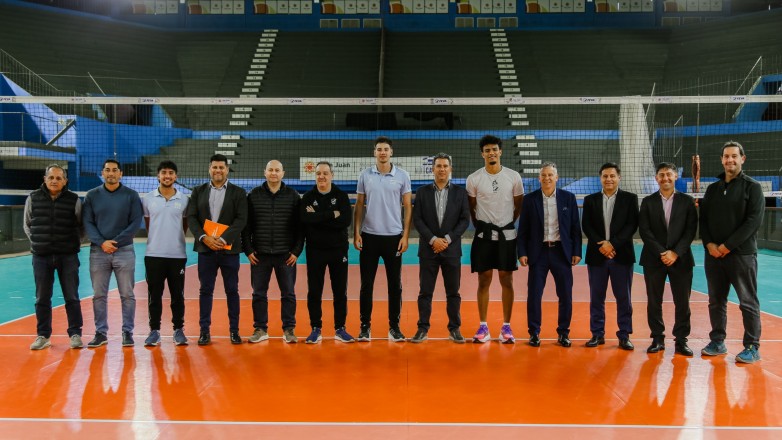 Selección Argentina de vóleibol en el Aldo Cantoni