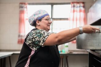 Presentación de facturas de contratados de Educación en San Juan