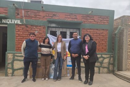 Niquivil recibió un kit para adaptar un baño en una institución local