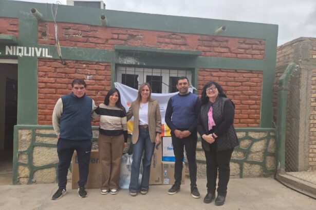 Niquivil recibió un kit para adaptar un baño en una institución local